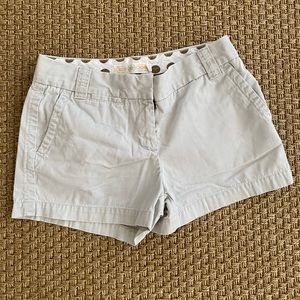 J.Crew Chino shorts, in color ‘Stone’ size 2 w/ 3in inseam.